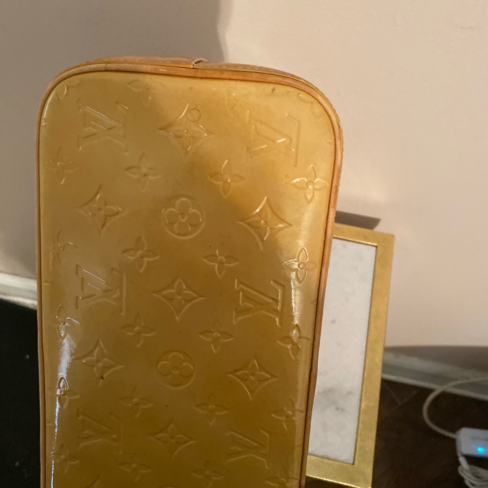 Authentic Louis Vuitton Vernis (yellow) handbag - Picture 5 of 8